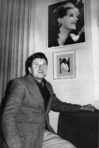 (1961-En su estudio de c. la Licorera, Fotos de G. Garbo y Buñuel)