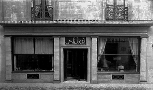 Café NIKÉ (inaugurado en 1940 en calle del Requeté Aragones, hoy del Cinco de Marzo)