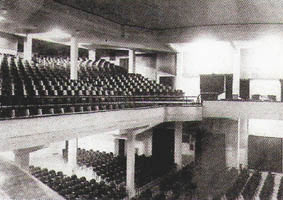 MONUMENTAL CINEMA (1940), Conde Aranda , 32 – (entonces Gral. Franco). Fue inaugurado el 2 de julio de 1933 y cerrado en julio de 1972. Aforo: 2.319 localidades